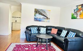 Quiet Family Townhouse In Wollongong Cbd